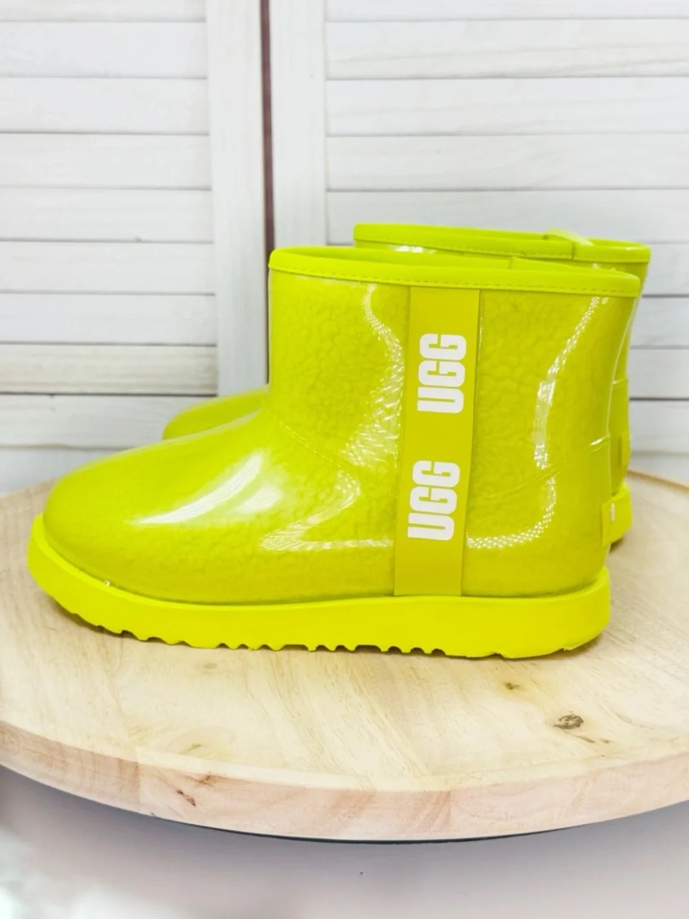 UGG Kids Classic Clear Mini II Boots Sherpa Lined Sulfur Green‎ Size 5 Big Kid